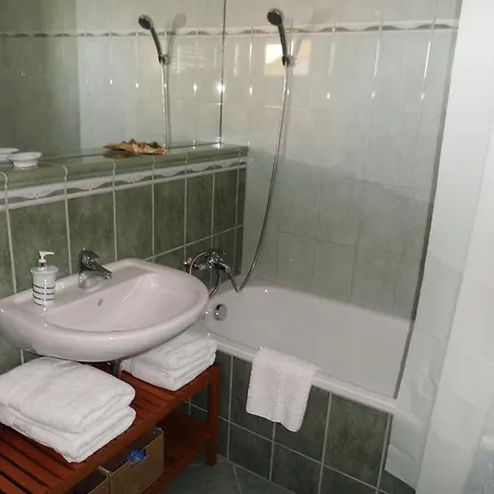 Club218 Viktoria Wellness Apartman * 시오포크