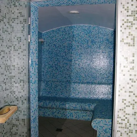 Club218 Viktoria Wellness Apartman 아파트